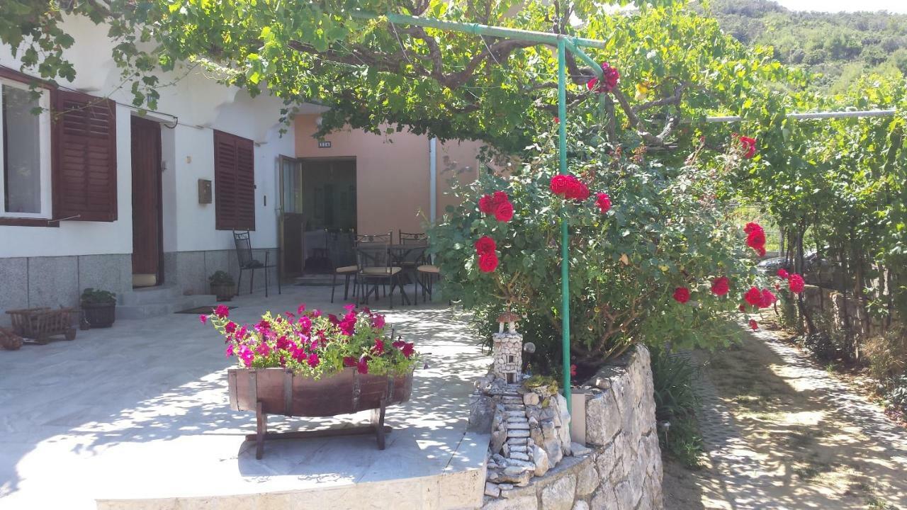 Guesthouse Familija Tariba Supetarska Draga Exteriör bild