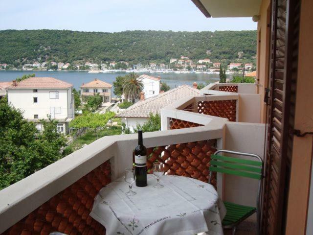 Guesthouse Familija Tariba Supetarska Draga Exteriör bild