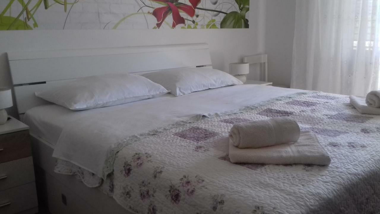 Guesthouse Familija Tariba Supetarska Draga Exteriör bild