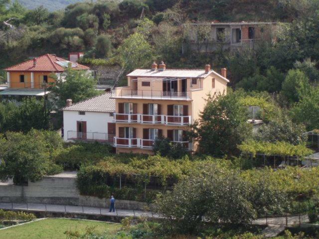 Guesthouse Familija Tariba Supetarska Draga Exteriör bild