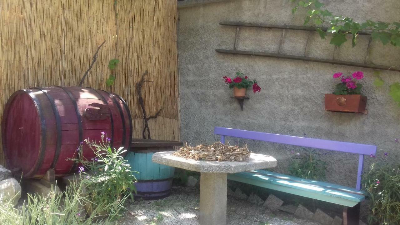 Guesthouse Familija Tariba Supetarska Draga Exteriör bild